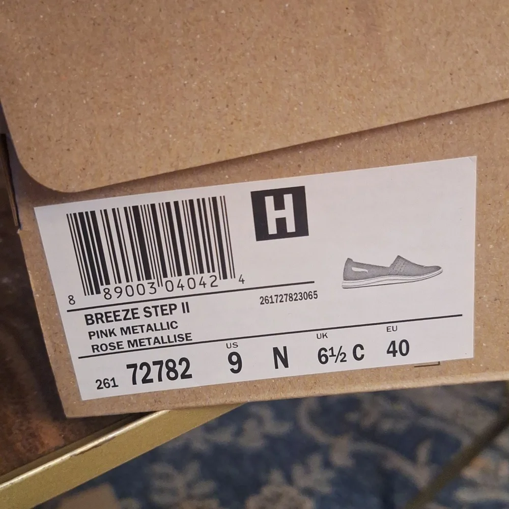 Clarks Cloudsteppers Women's Pink Slip-On Shoes - Picture 4 of 4